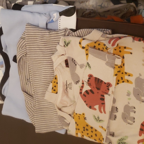 0 - 3 Month Long Sleeve Onsies - Picture 5 of 6